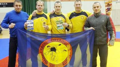 Parsivežė medalių