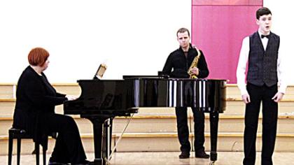 Dai­ni­nin­kai žen­gia „Dai­nų dai­ne­lės“ lau­rų link 