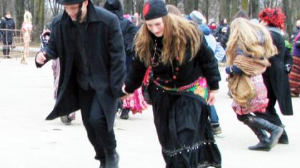 Radviliškyje šėliojo jaunieji Užgavėnių persirengėliai