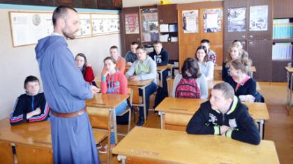Mokiniai susitiko su vienuoliais