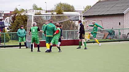 Šiauliuose futbolą žaidė ir mėgėjai