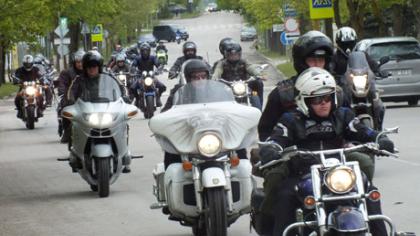 Gatvėse – motociklininkai kolonoje