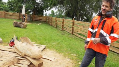 Suomių meistrai mokosi drožti prieverpstes