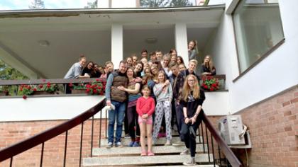 Jauni menininkai mokė vaikus kurti teatrą