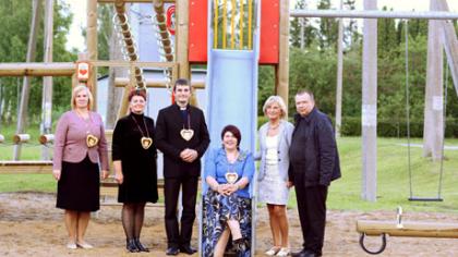 Labdarių dovana – žaidimų aikštelė vaikams