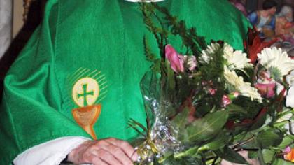 Jo­niš­kis at­si­svei­ki­no su mon­sin­jo­ru
