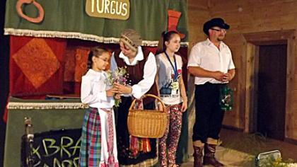 Žiūrovus viliojo mėgėjų teatrai