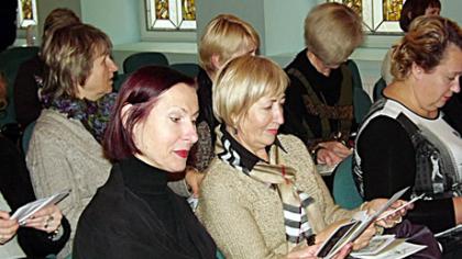 Kartu kūrė dailininkai ir poetai