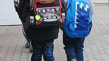 Mokinukų kuprinės lengvėja