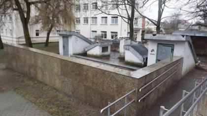 Tualeto miestui dar teks palaukti