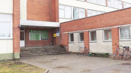 Neįgalieji prie ligoninės pasigenda nuovažos