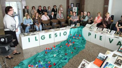 Prisiminimais dalijosi prie \"Ilgesio pievos\"