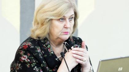Ministrė medikus ir kritikavo, ir spaudė