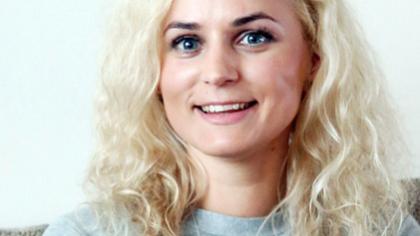 Teismo darbuotojos aistra – stiklo karoliukai